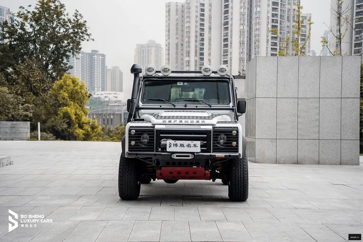 Land Rover Defender 2