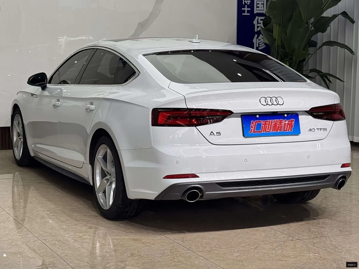 Audi A5 4
