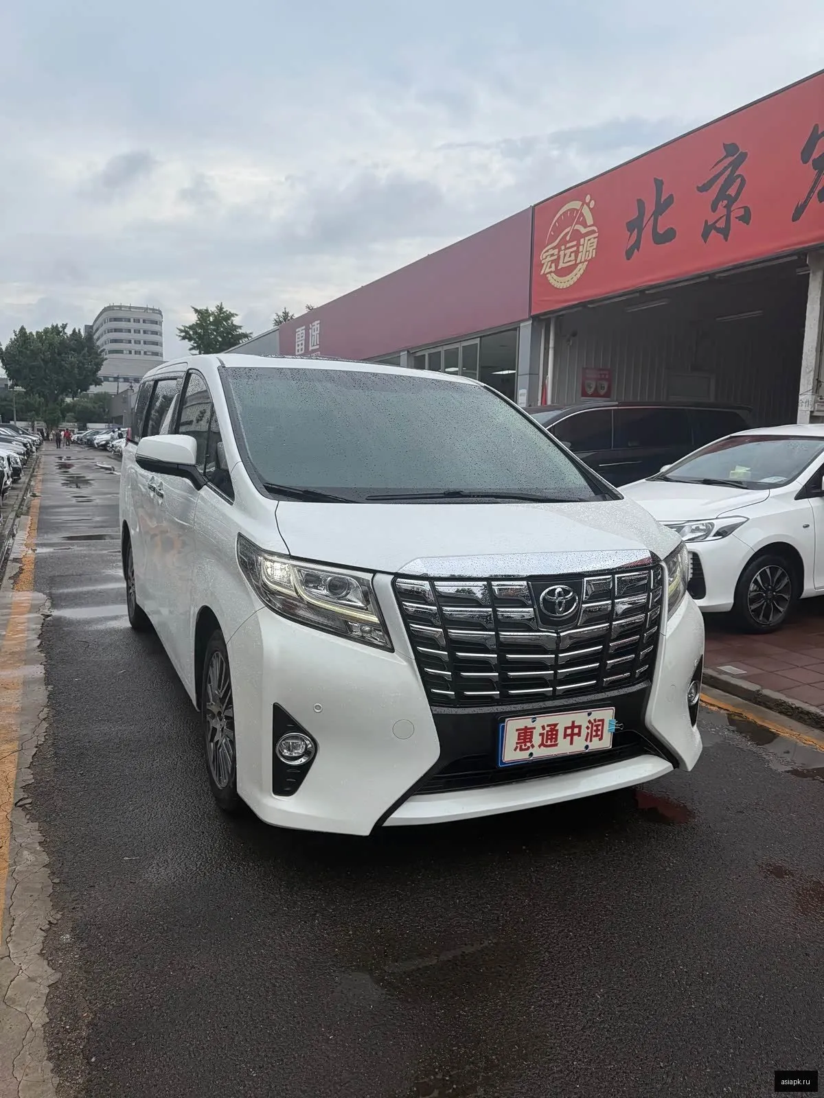 Toyota Alphard 3