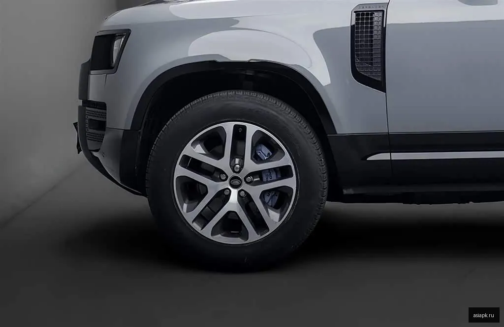 Land Rover Defender 5