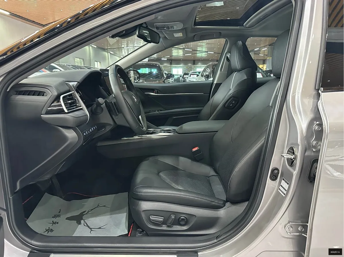 Toyota Camry 4