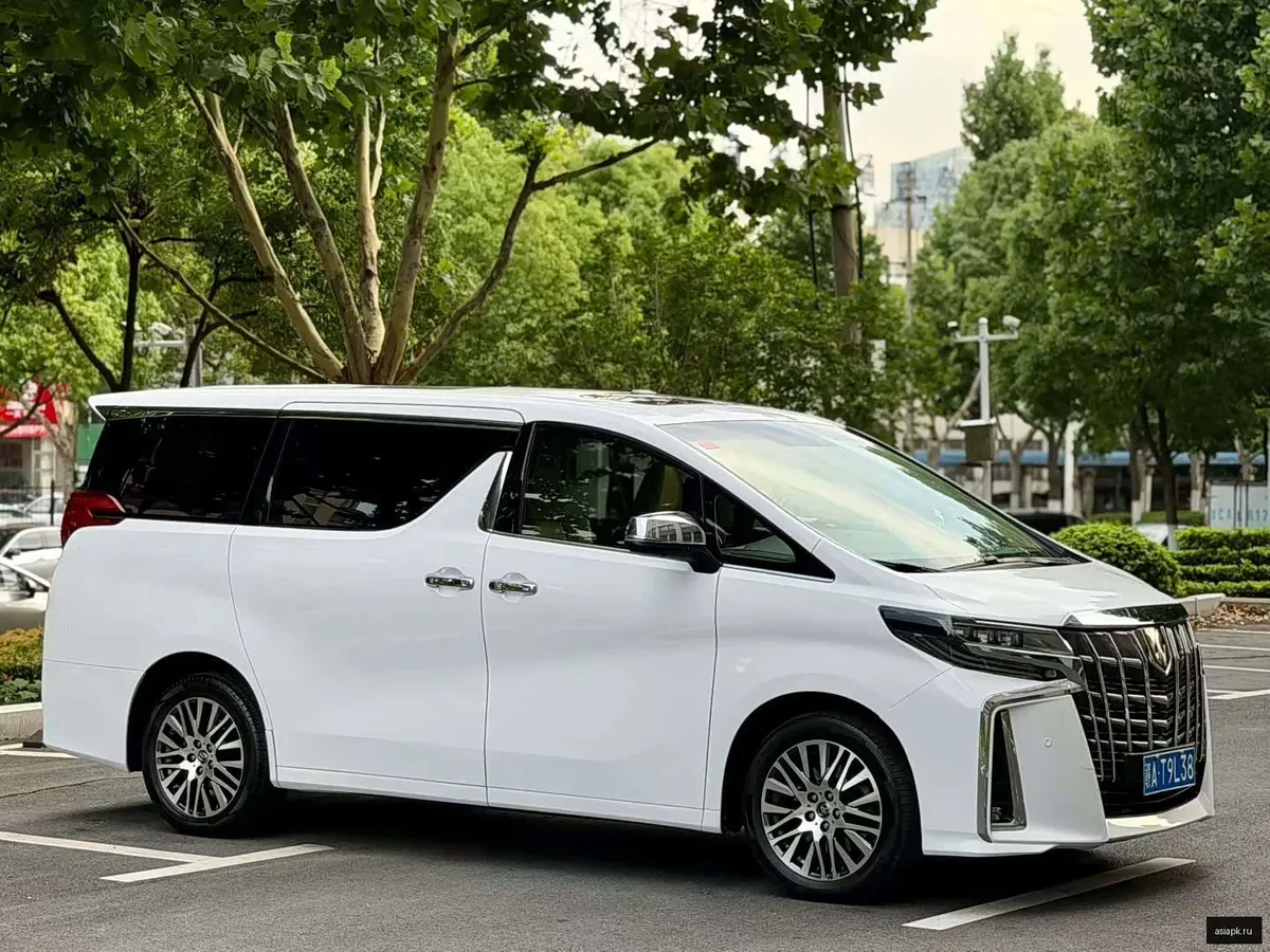 Toyota Alphard 3