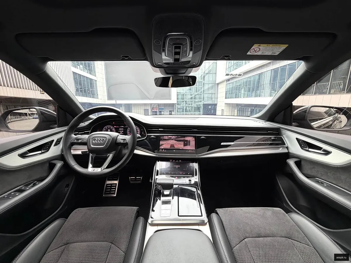 Audi Q8 4