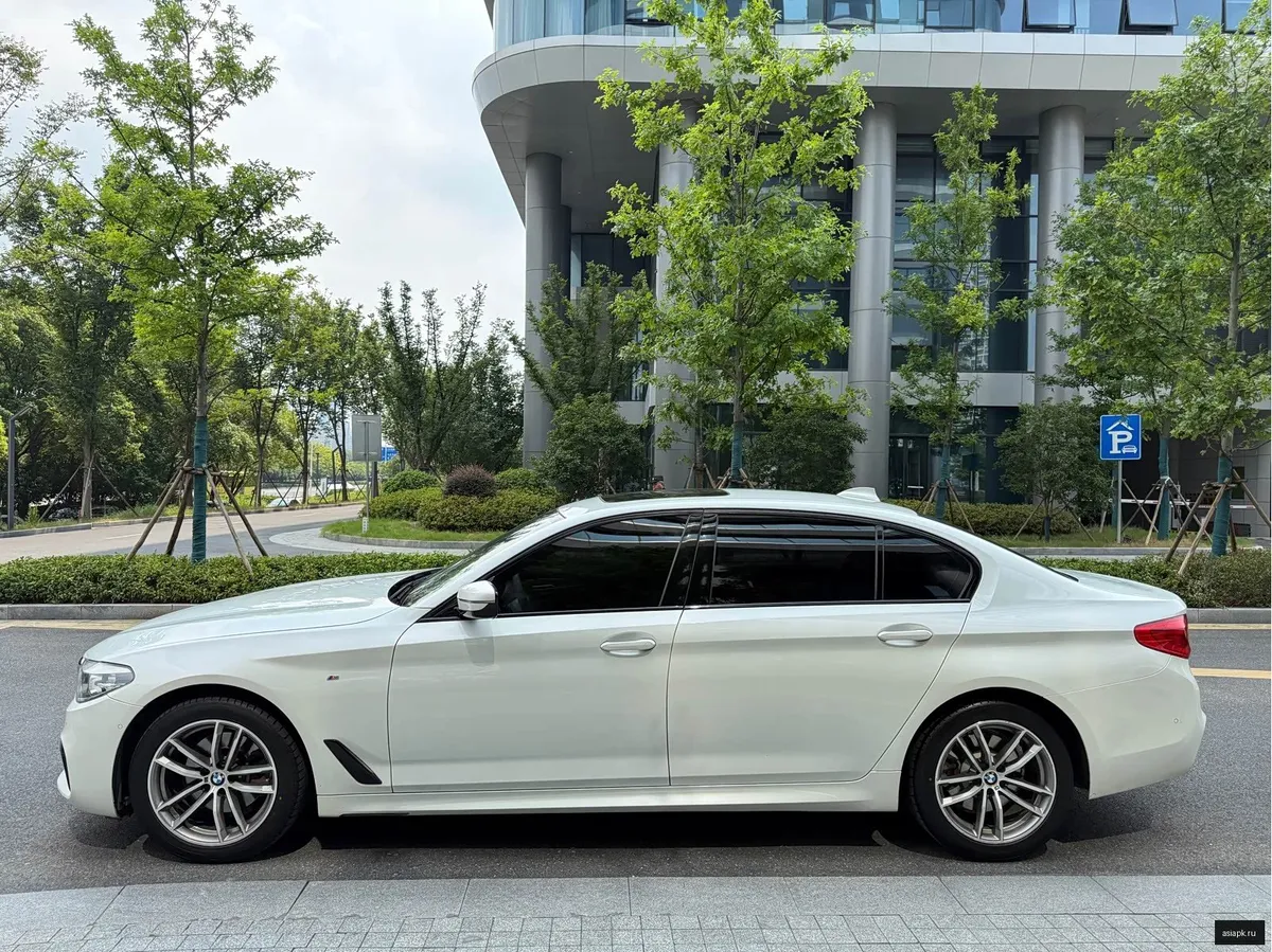 BMW 5-Series 4