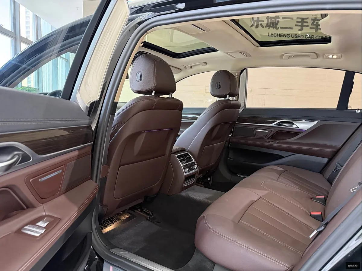 BMW 7-Series 6