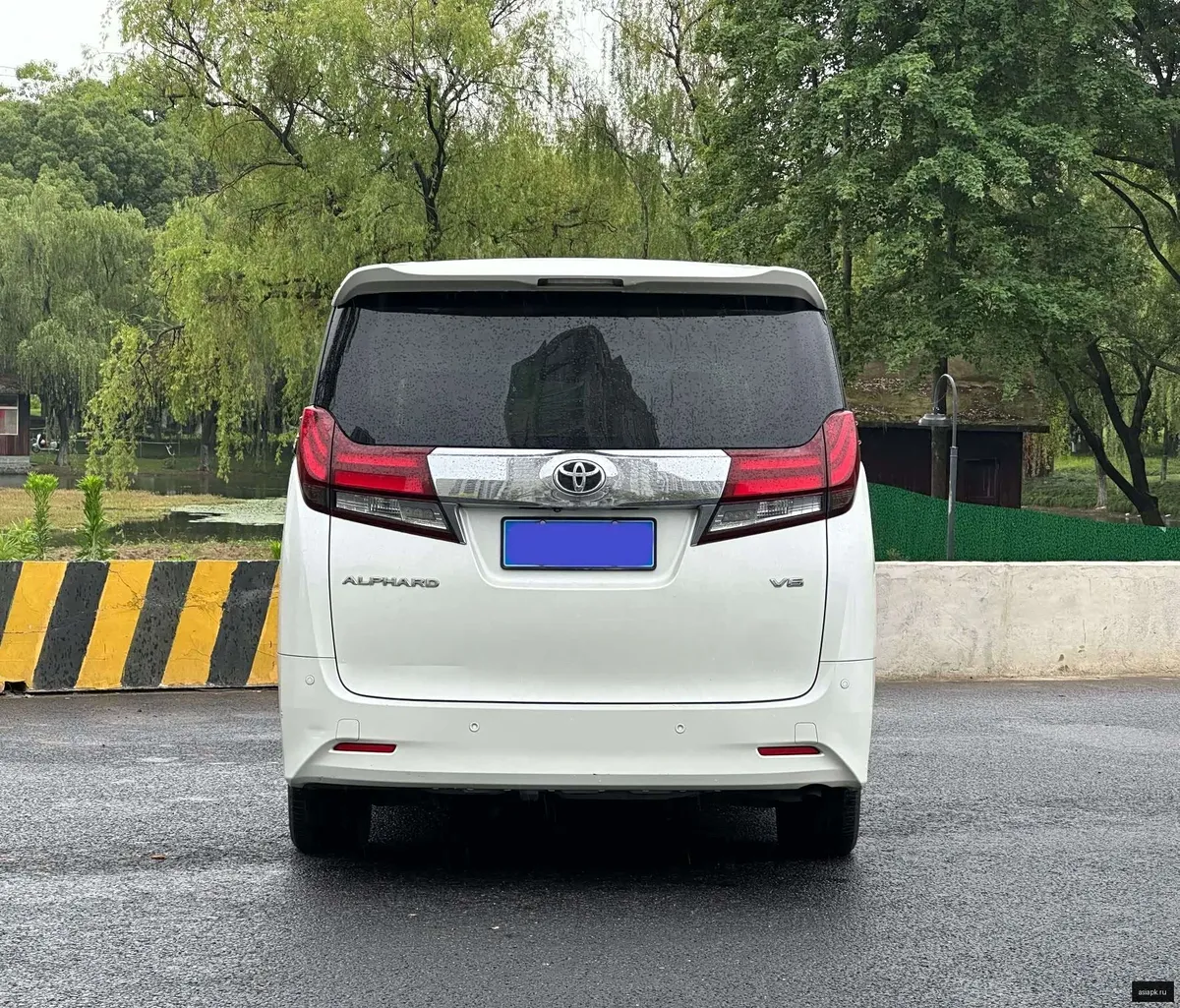 Toyota Alphard 6