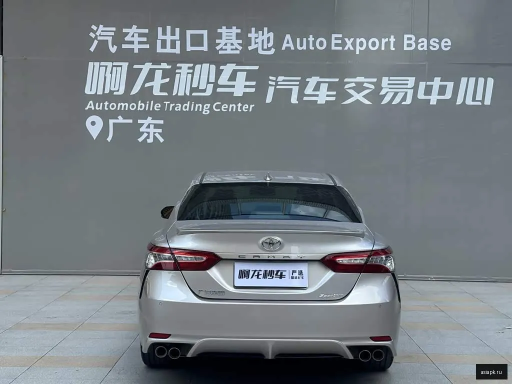 Toyota Camry 4