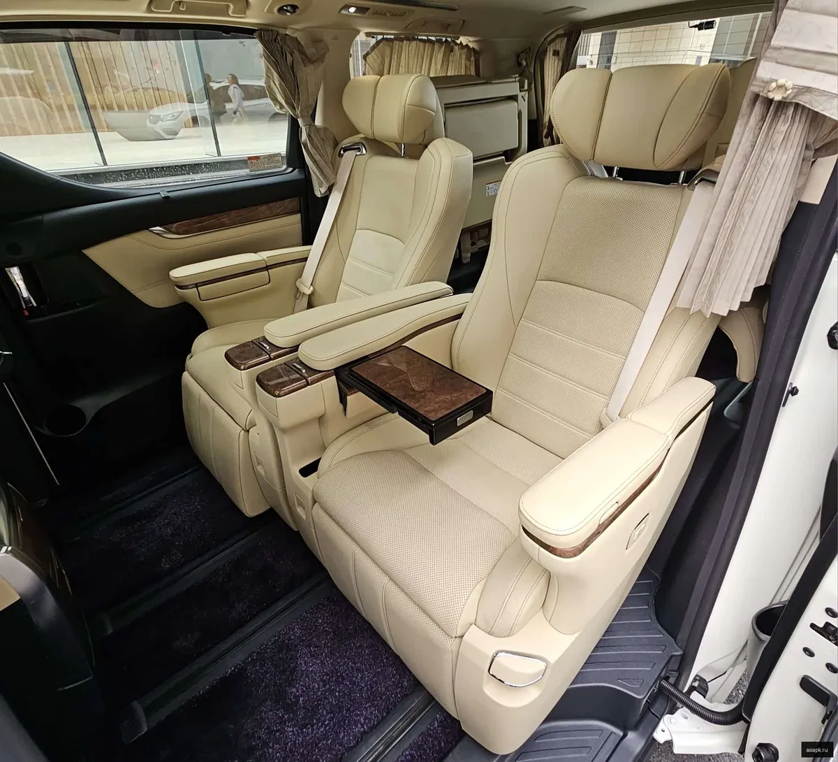 Toyota Alphard 6