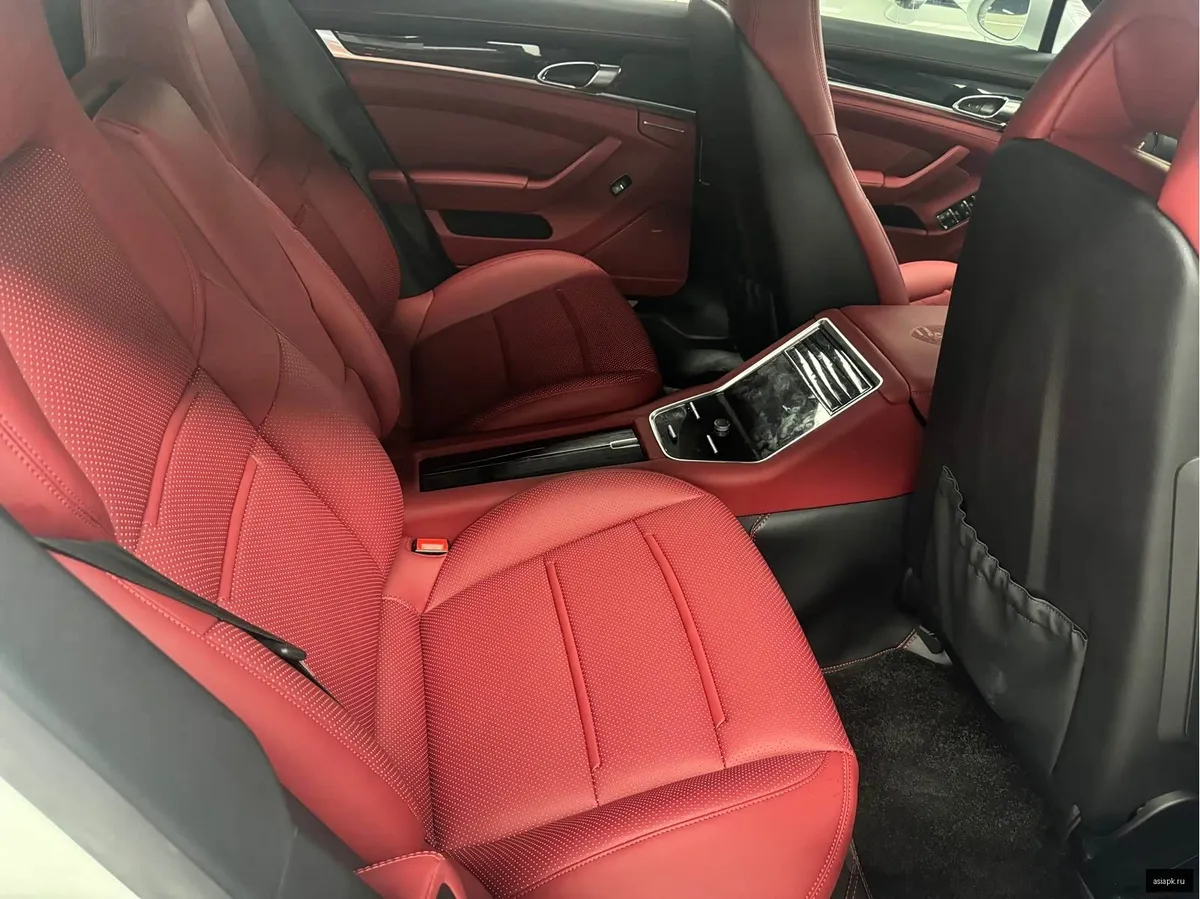Porsche Panamera 6