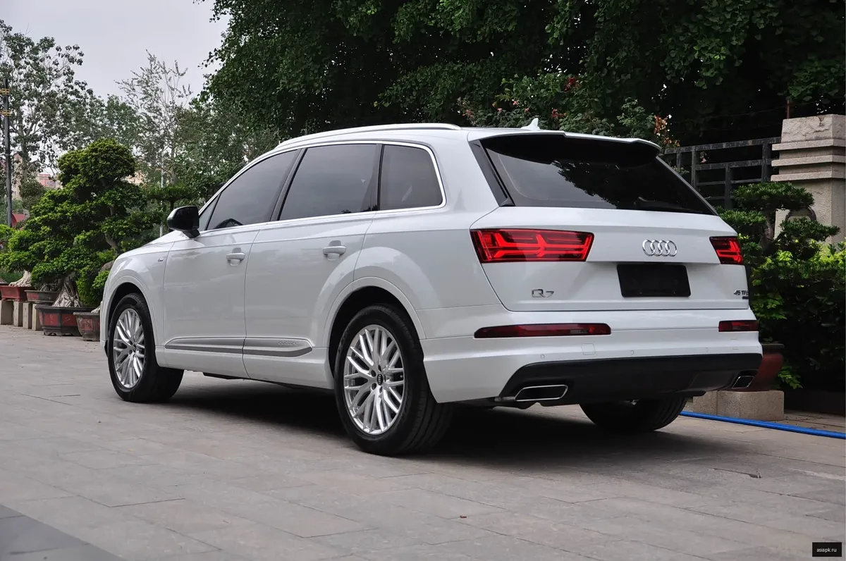 Audi Q7 4