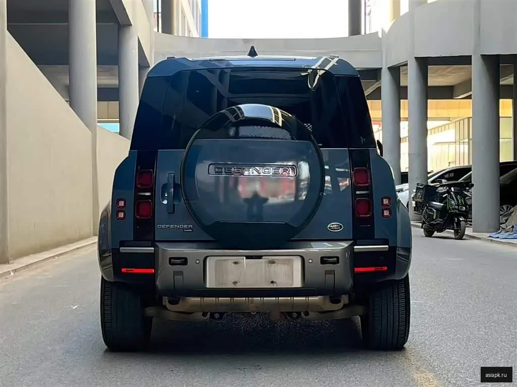 Land Rover Defender 4