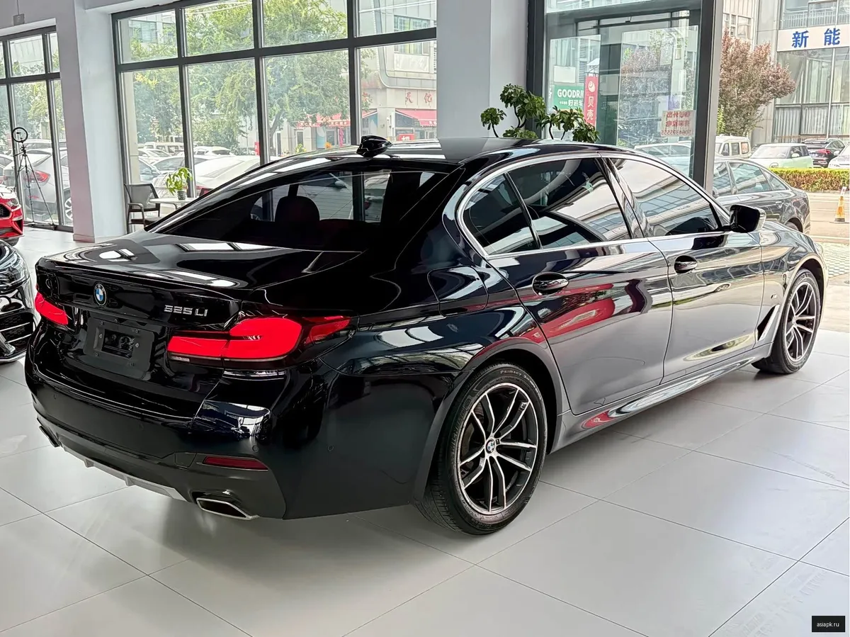 BMW 5-Series 4
