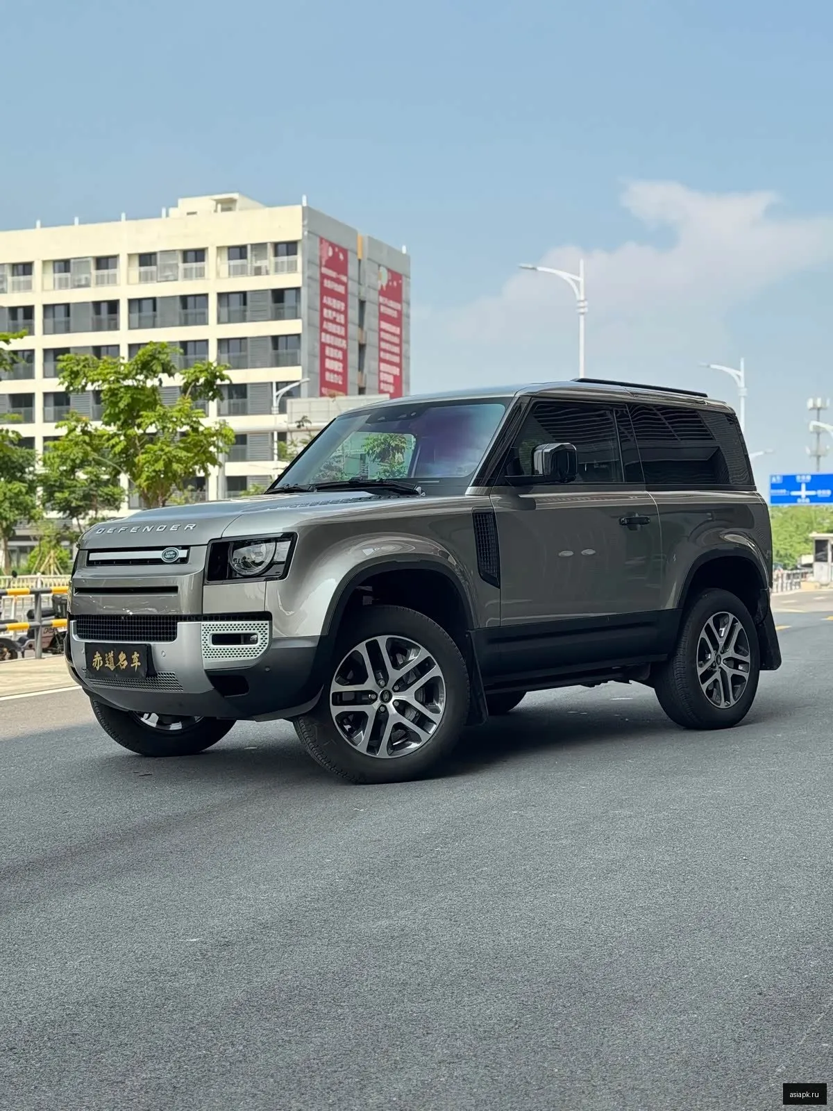 Land Rover Defender 4