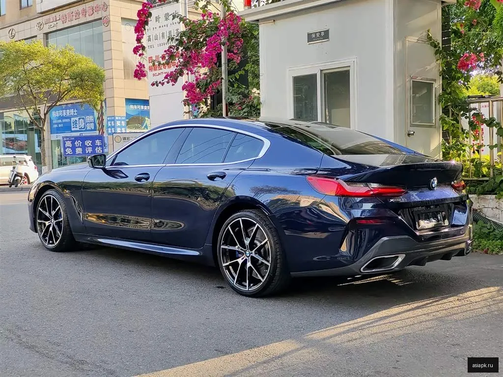 BMW 8-Series 3