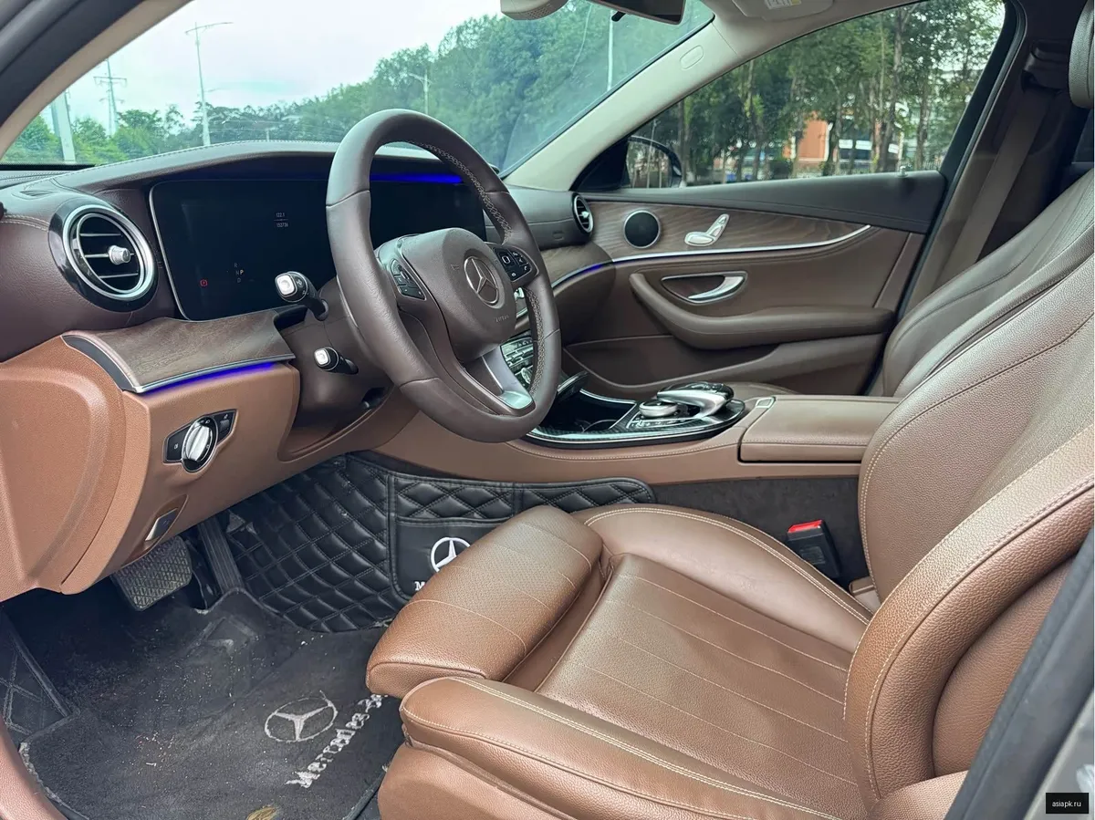 Mercedes-Benz E-Class 4