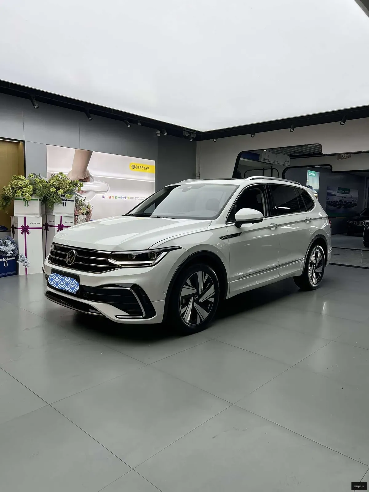 Volkswagen Tiguan L 3