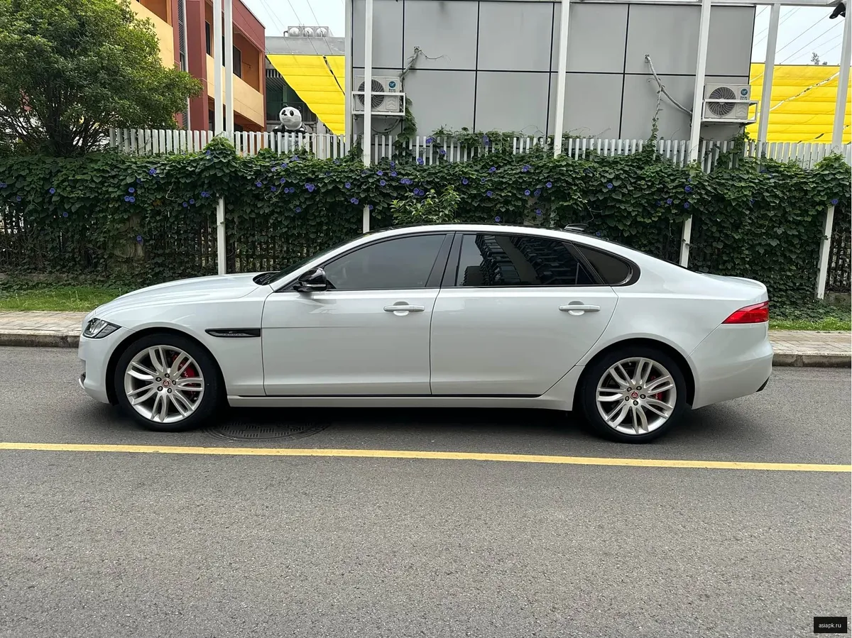 Jaguar XF 6