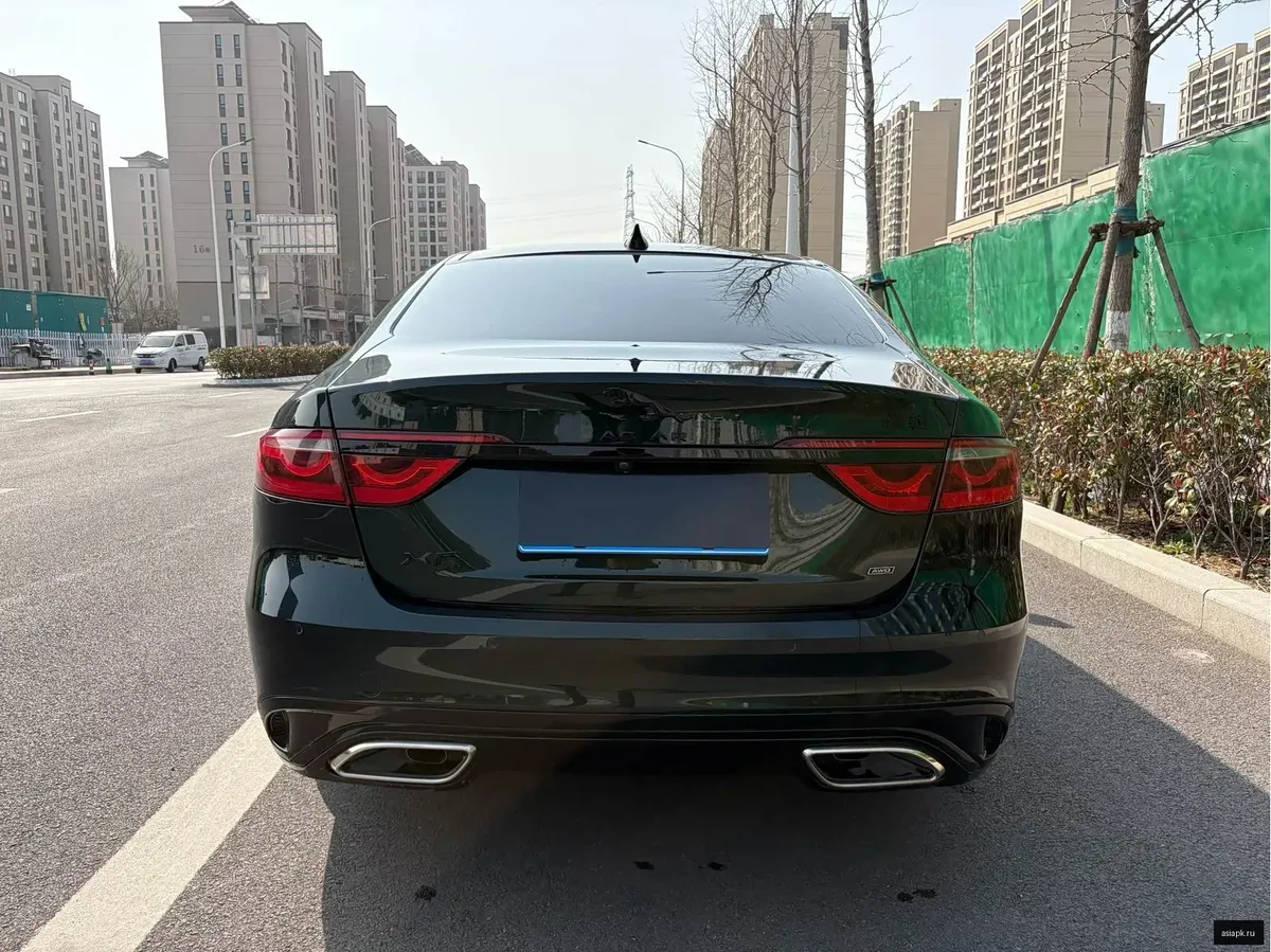 Jaguar XF 3