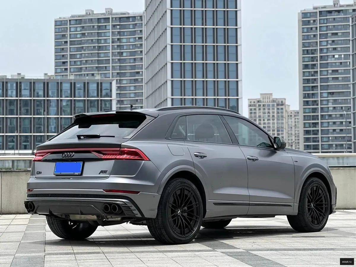 Audi Q8 4