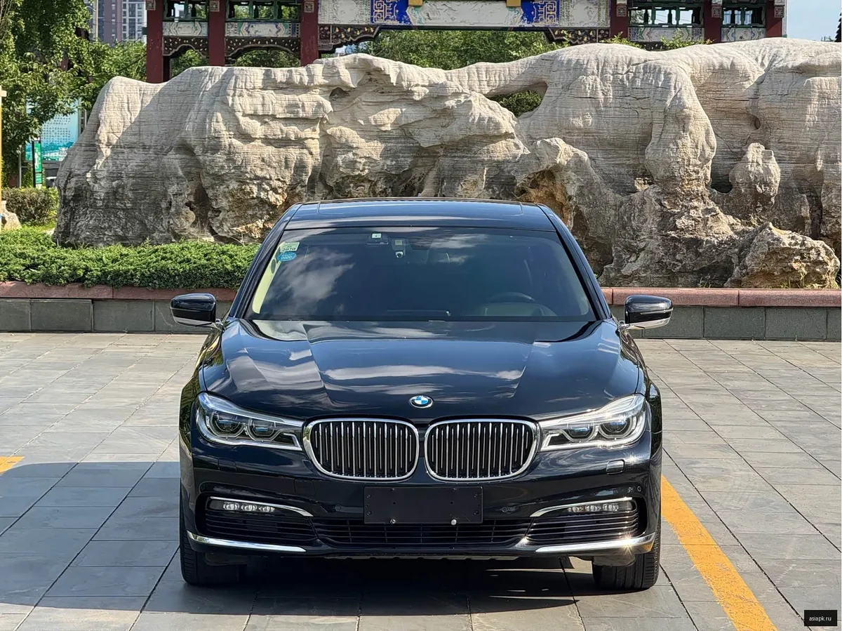 BMW 7-Series 2