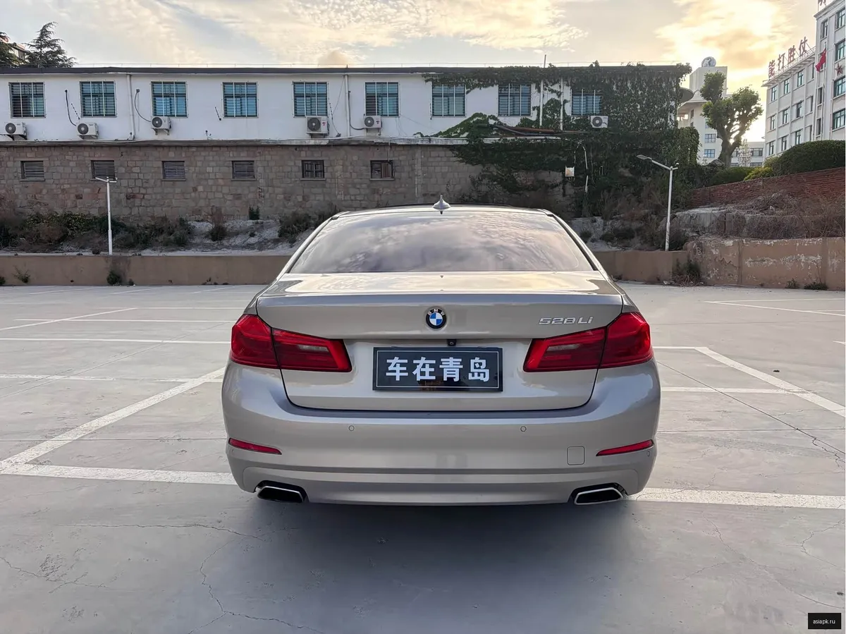 BMW 5-Series 4