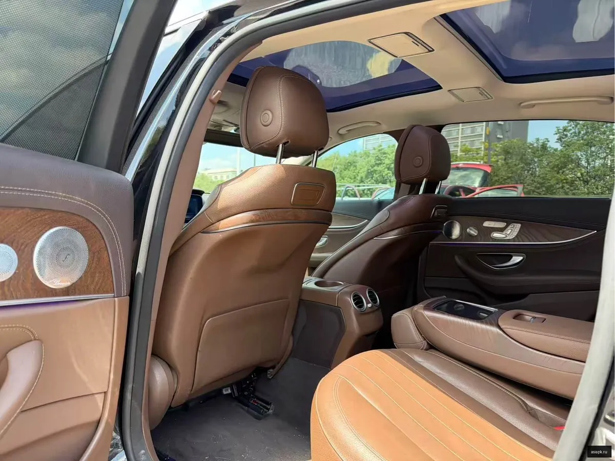 Mercedes-Benz E-Class 6