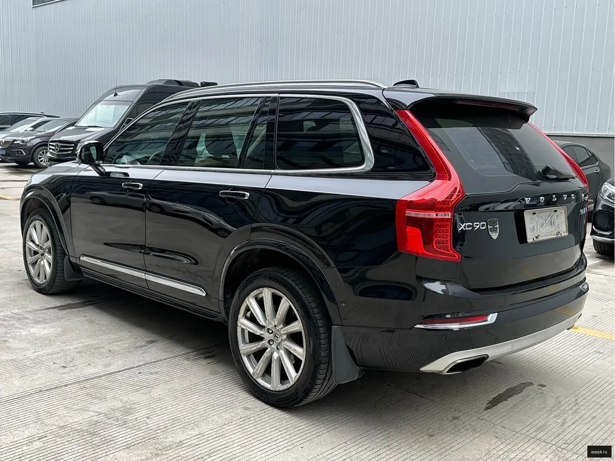 Volvo XC90 4