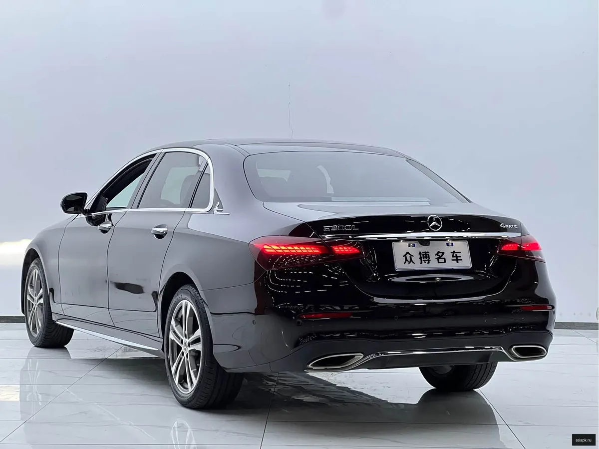 Mercedes-Benz E-Class 3