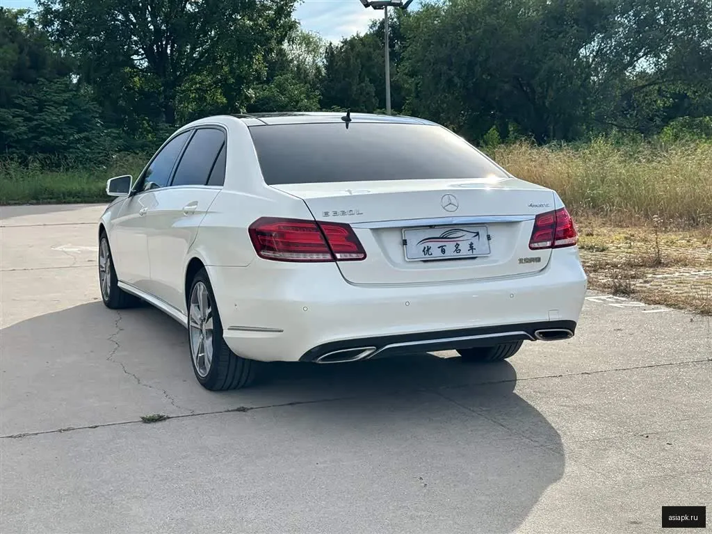 Mercedes-Benz E-Class 4