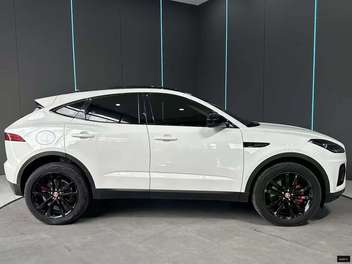 Jaguar E-Pace 5