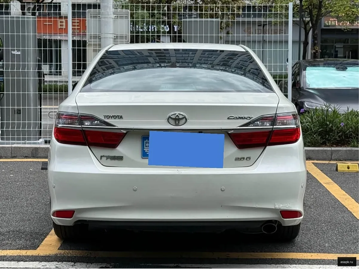 Toyota Camry 4