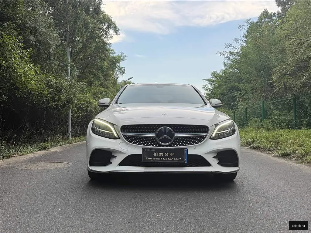 Mercedes-Benz C-Class 3