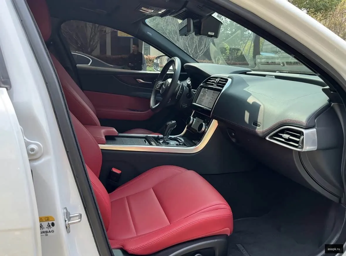 Jaguar XE 6