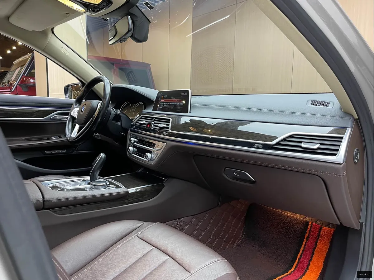 BMW 7-Series 5
