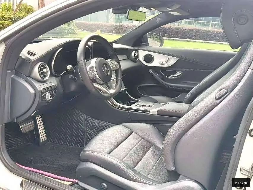 Mercedes-Benz C-Class 3