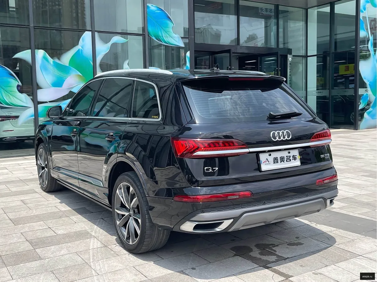 Audi Q7 6