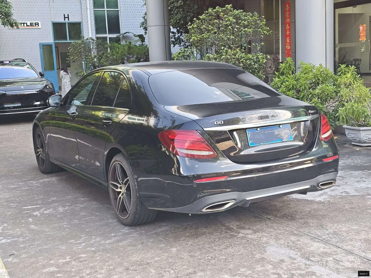 Mercedes-Benz E-Class 4