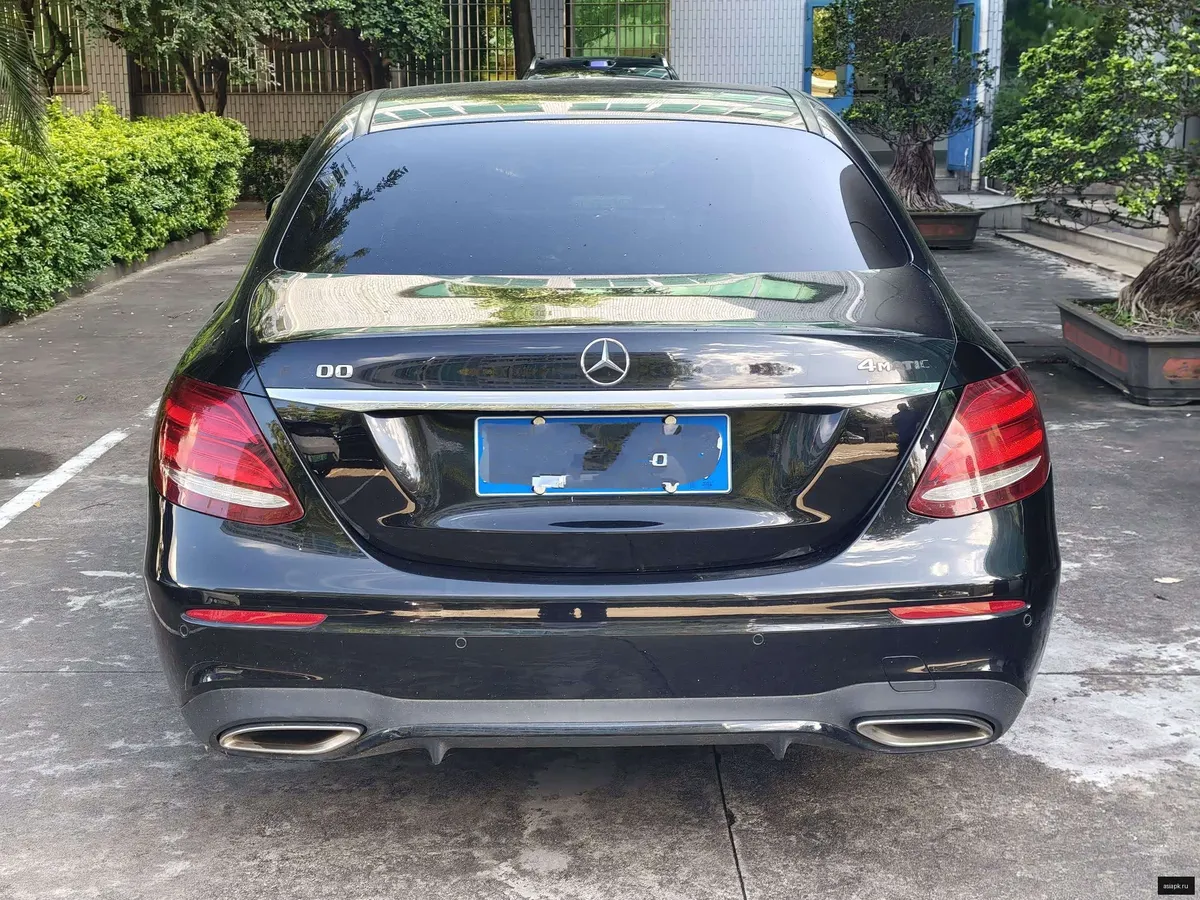Mercedes-Benz E-Class 5