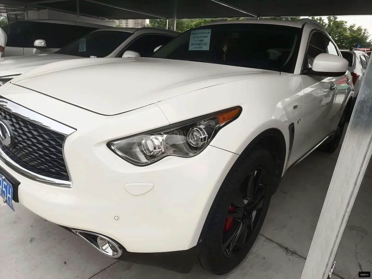 Infiniti QX70 3