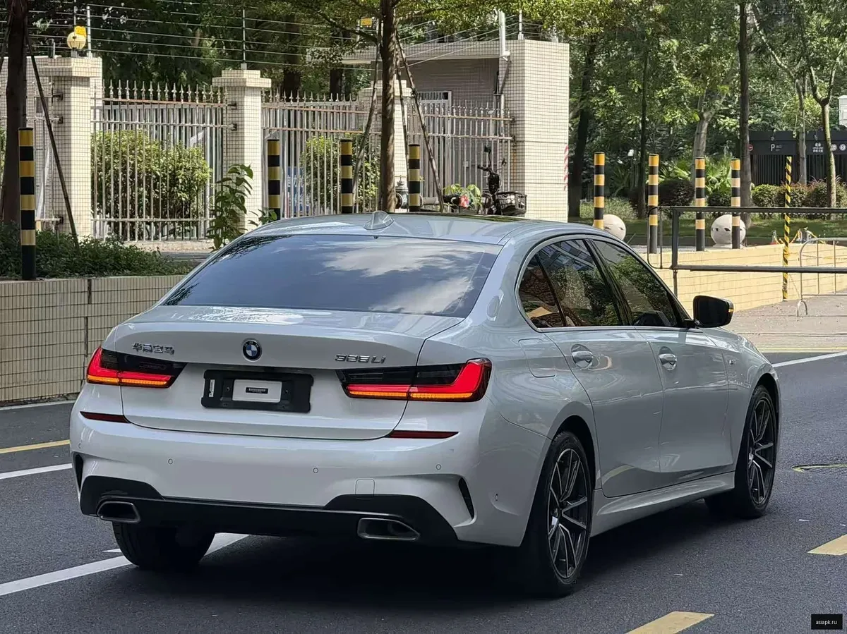 BMW 3-Series 4