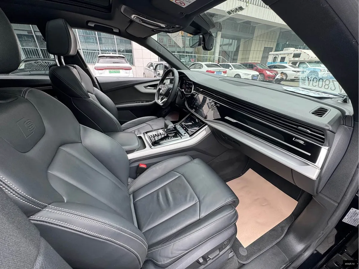 Audi Q8 5