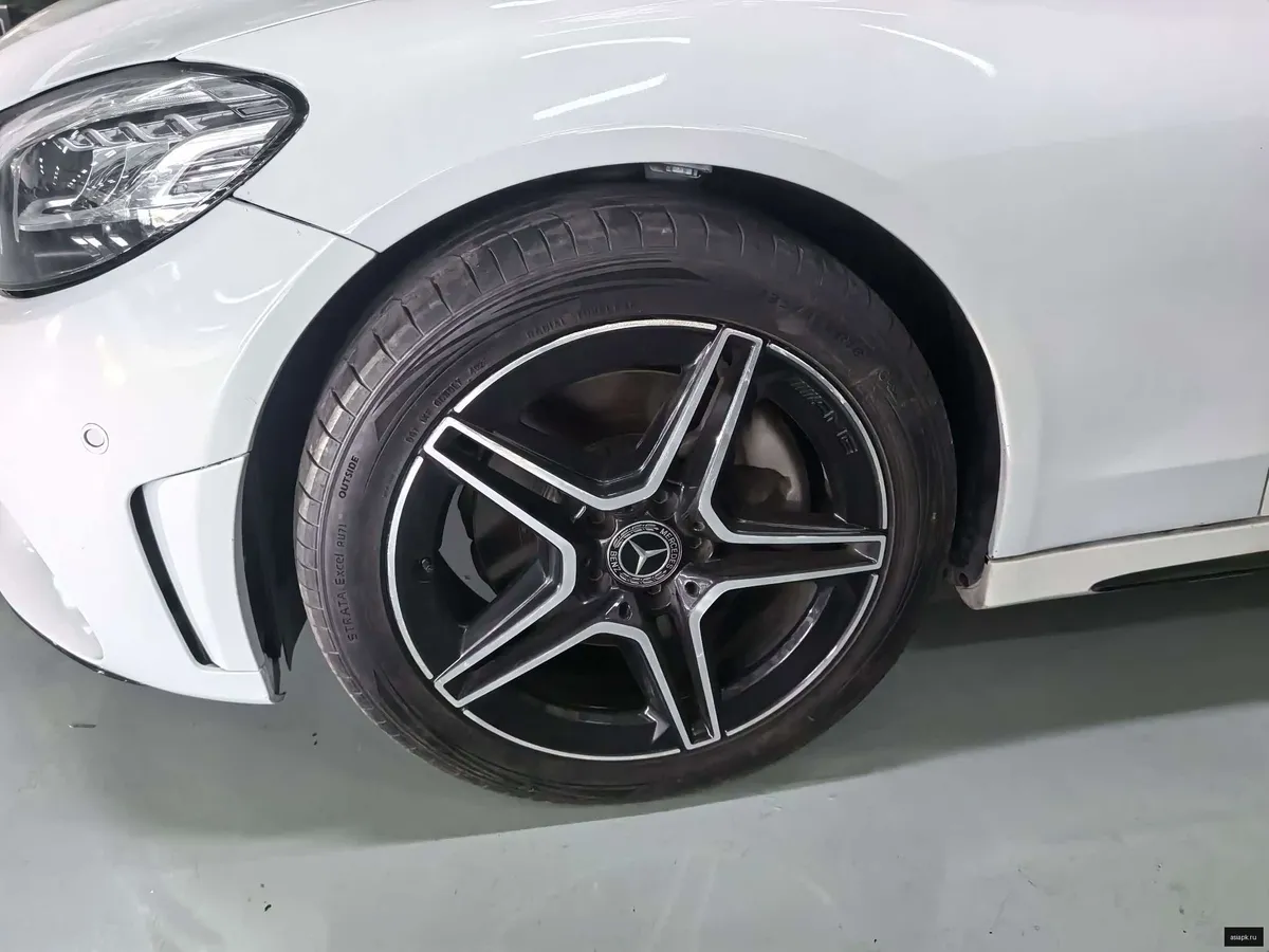 Mercedes-Benz C-Class 4