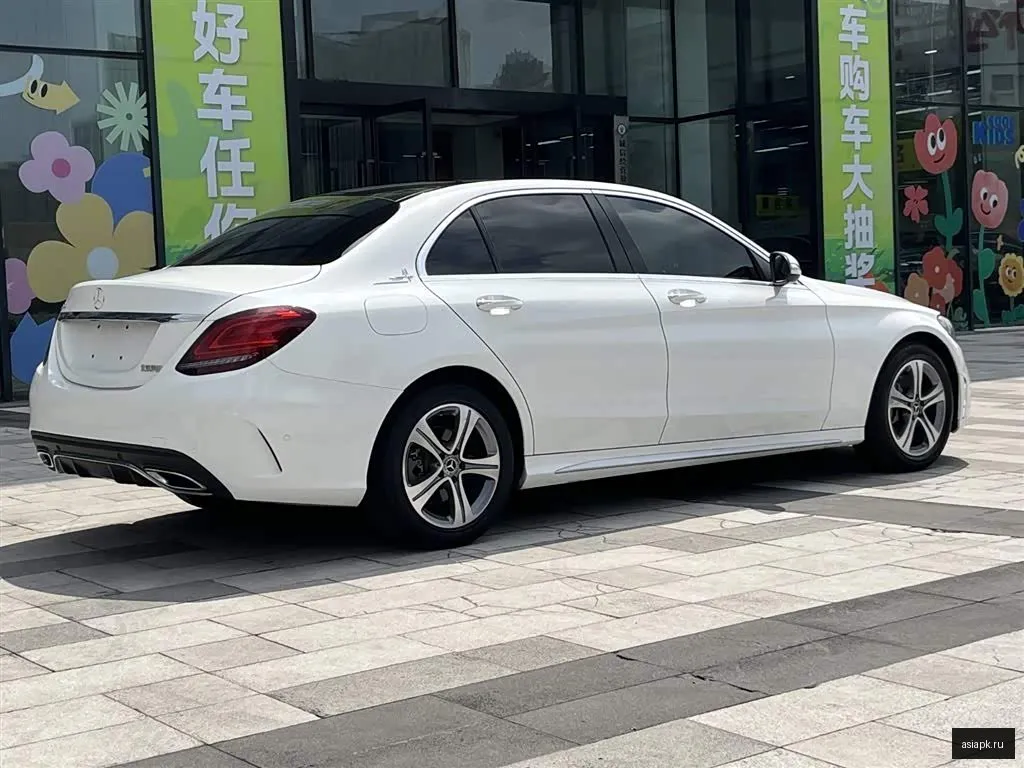Mercedes-Benz C-Class 5