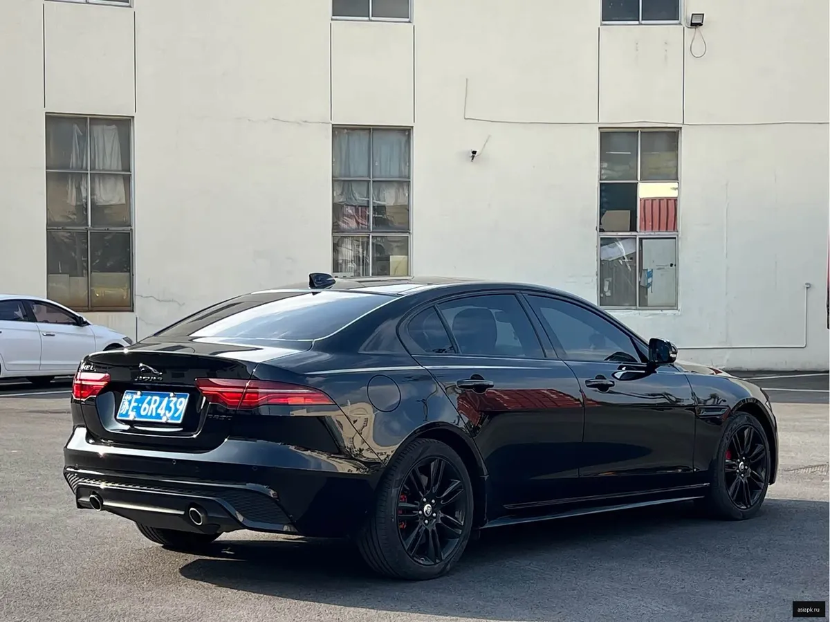 Jaguar XE 4