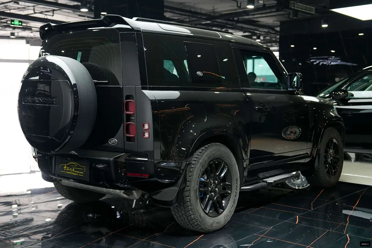 Land Rover Defender 5