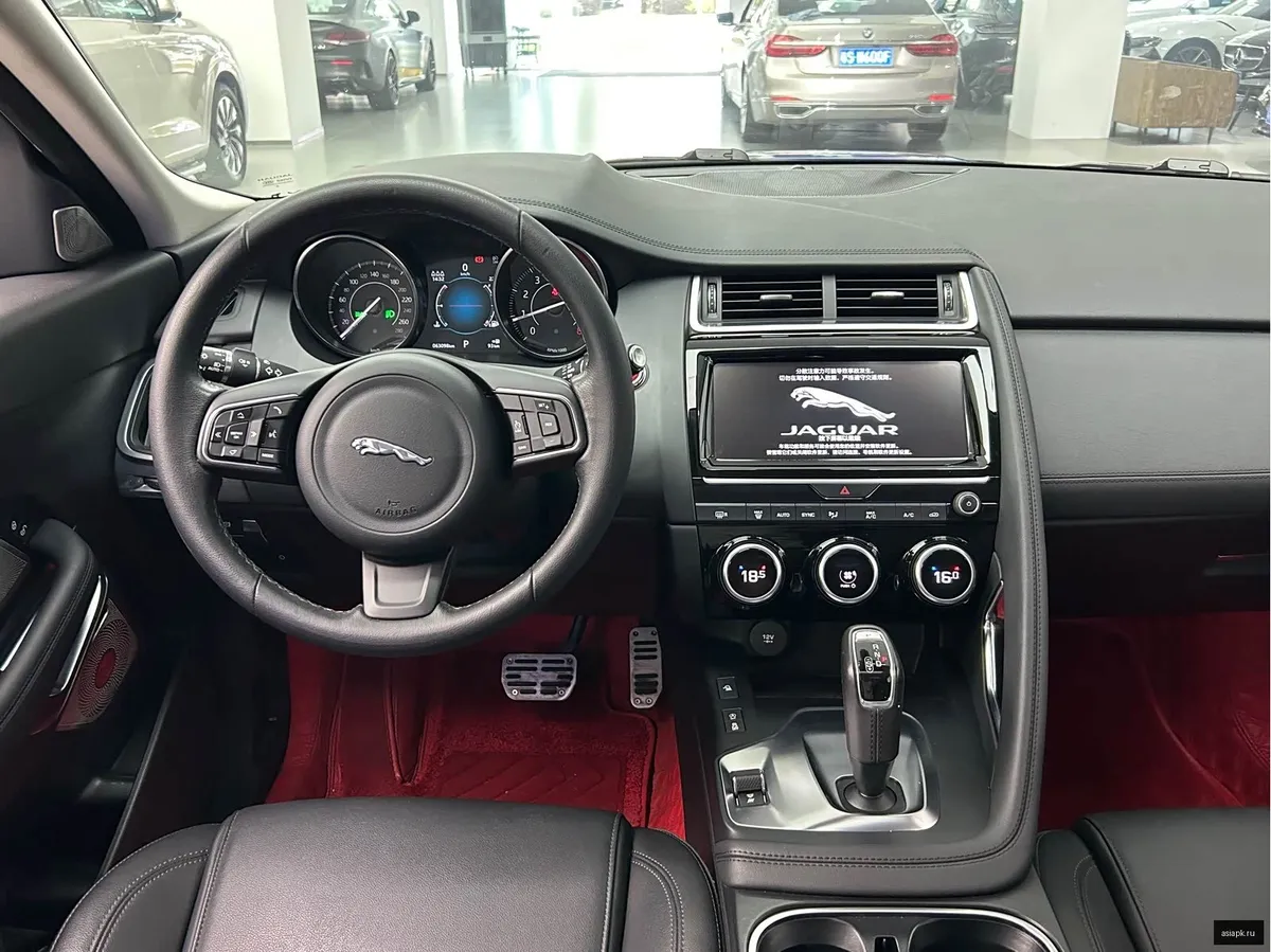 Jaguar E-Pace 6
