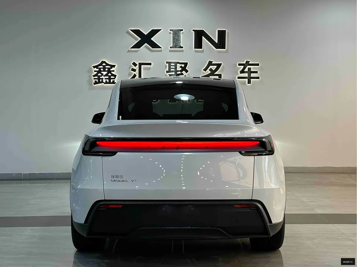 tesla Model Y 4