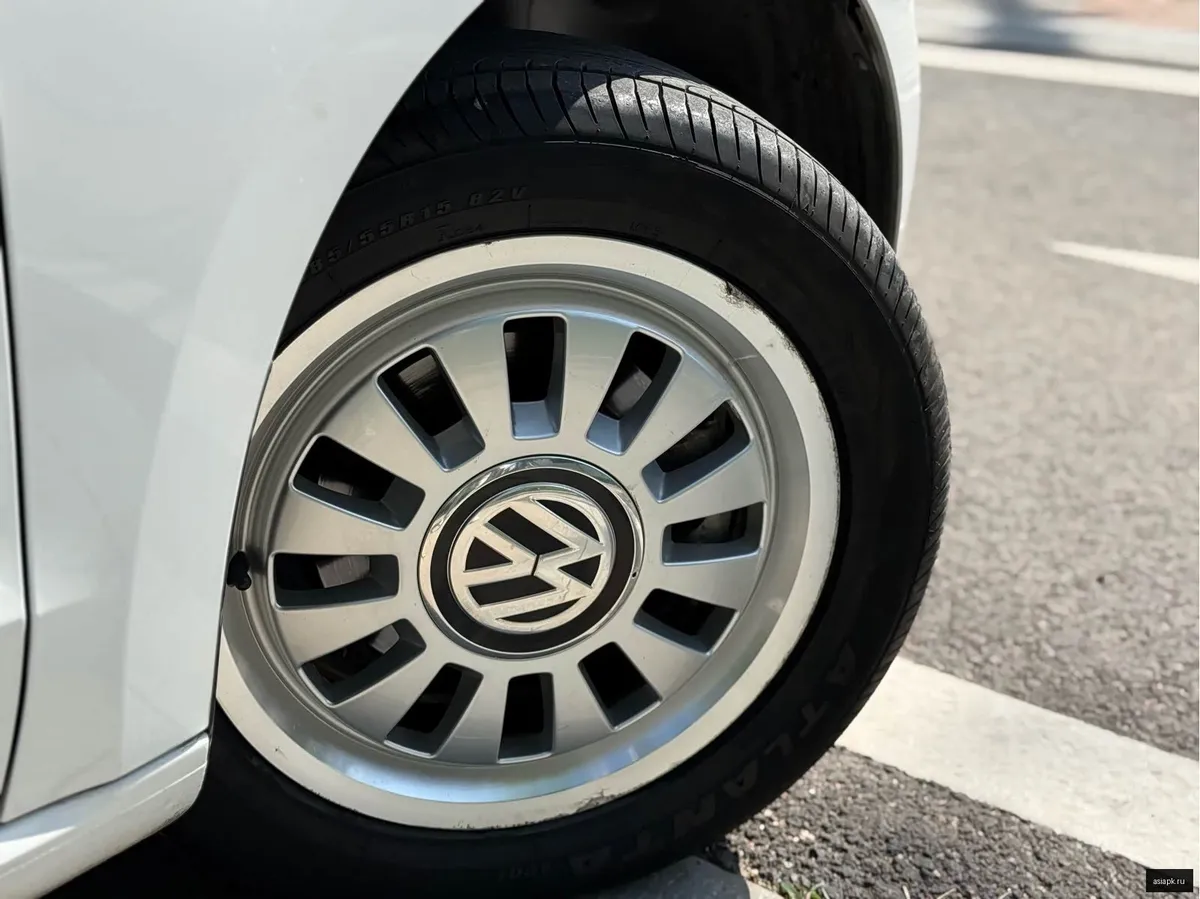 Volkswagen up! 4