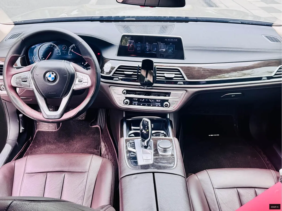 BMW 7-Series 5