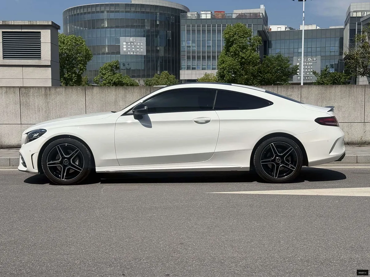 Mercedes-Benz C-Class 4